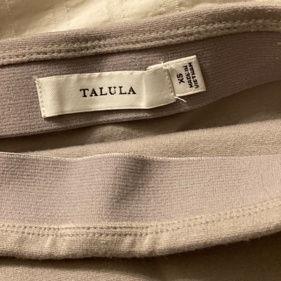 Aritzia fitted mini skirt - light grey - Picture 2 of 2